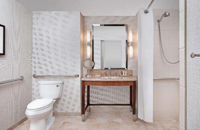 غرفة قياسية سرير كينج, Hilton San Diego Bayfront