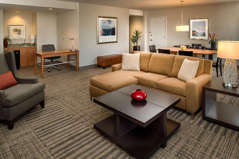 キングサイズベッドのジュニアスイート, Hilton Vancouver Washington