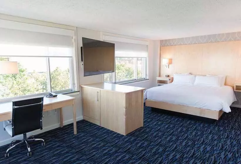 キングサイズベッドのジュニアスイート, Hilton Vancouver Washington