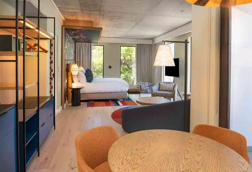 キングサイズベッドのジュニアスイート, Hilton Vancouver Washington