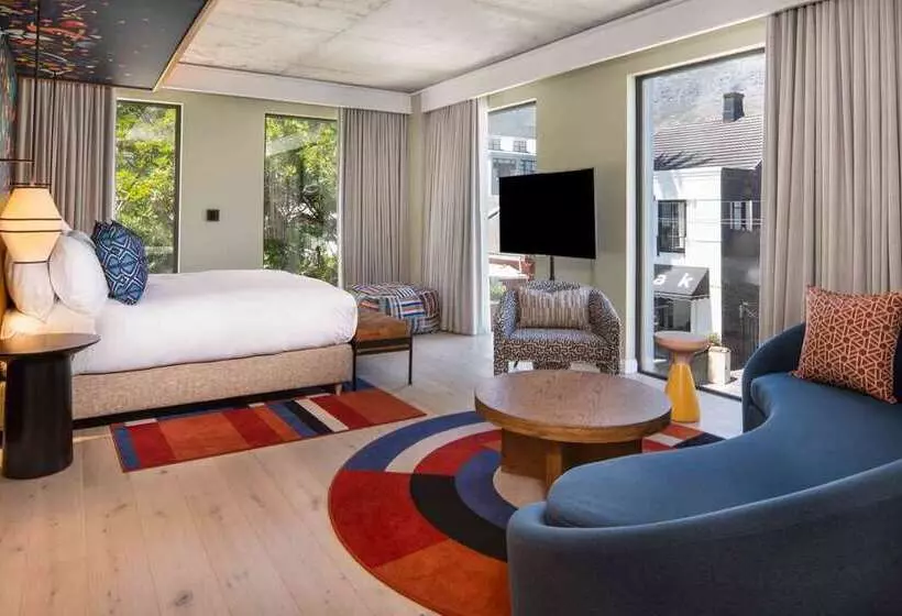 キングサイズベッドのジュニアスイート, Hilton Vancouver Washington