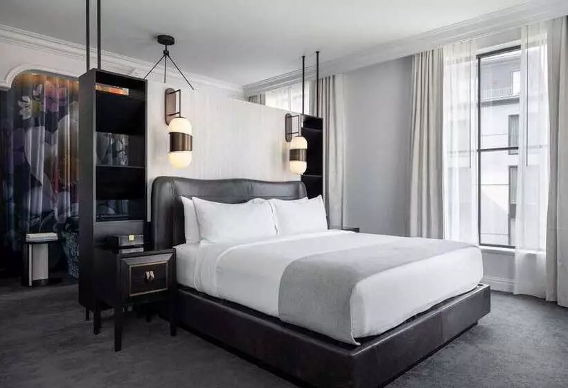 キングサイズベッドのジュニアスイート, Hilton Vancouver Washington