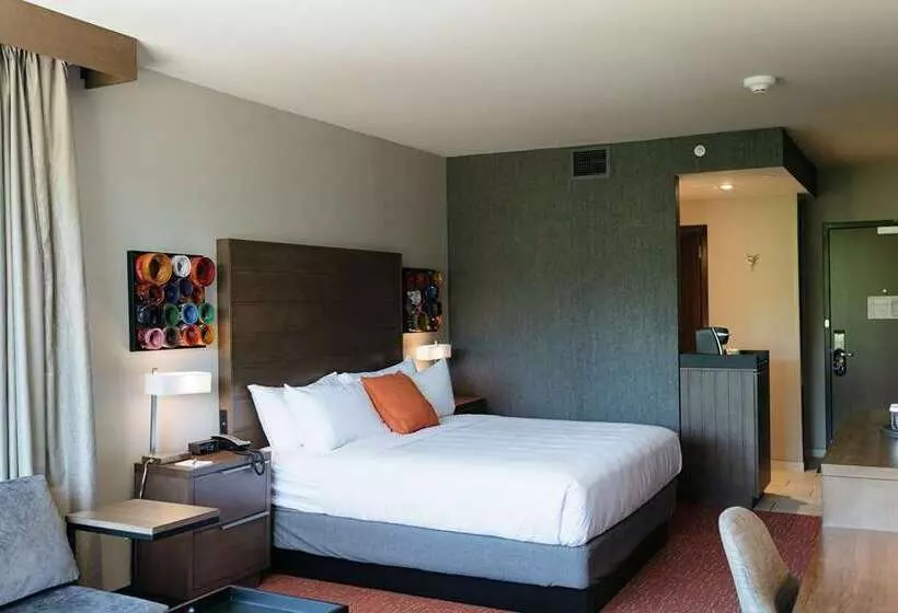 キングサイズベッドのジュニアスイート, Hilton Vancouver Washington