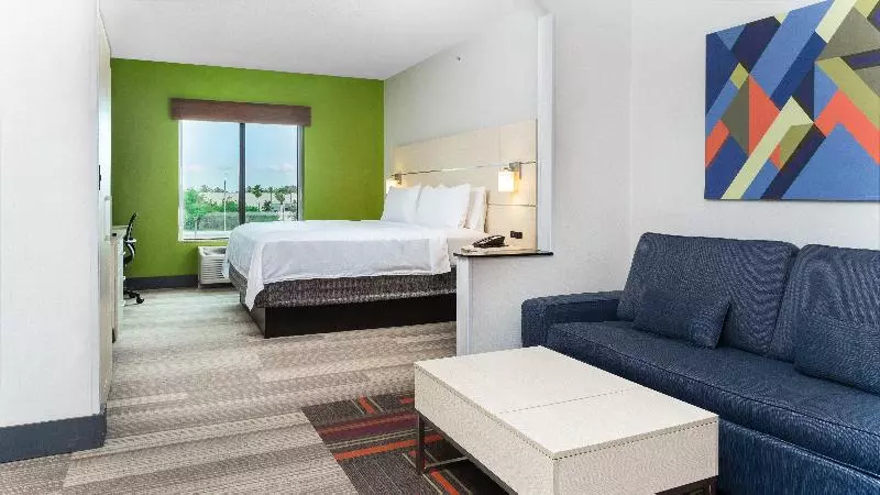 سوئیت با تخت بزرگ, Holiday Inn Express International Drive, An Ihg