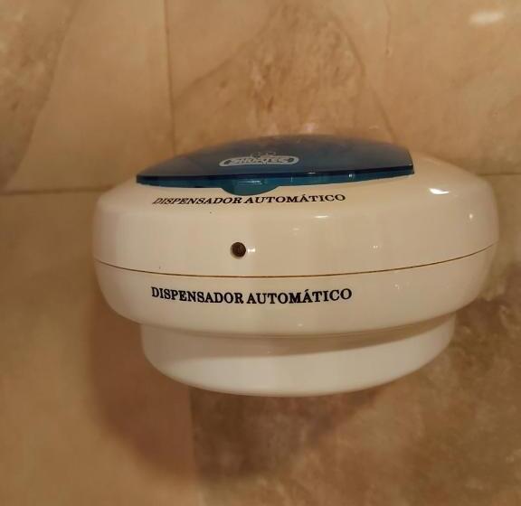 اتاق استاندارد یک نفره, Hostal Moncloa