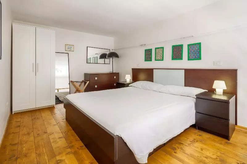 اتاق استاندارد سه نفره, Ht Residence Maximus