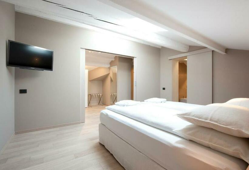 سوییت, I Portici Hotel Bologna