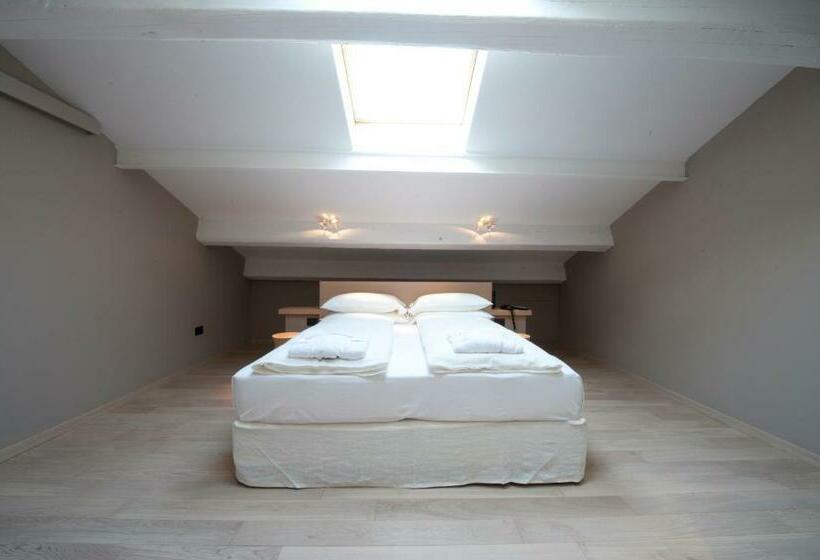 سوییت, I Portici Hotel Bologna