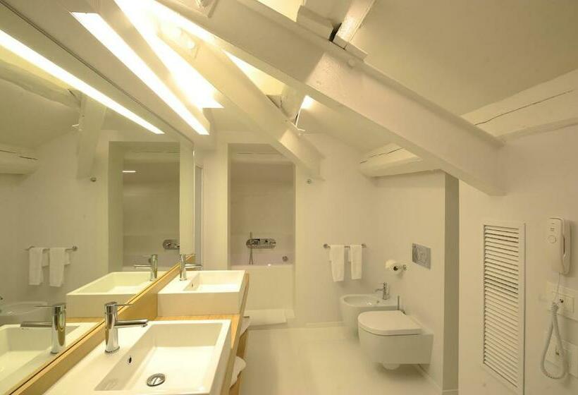 سوئیت راحتی, I Portici Hotel Bologna