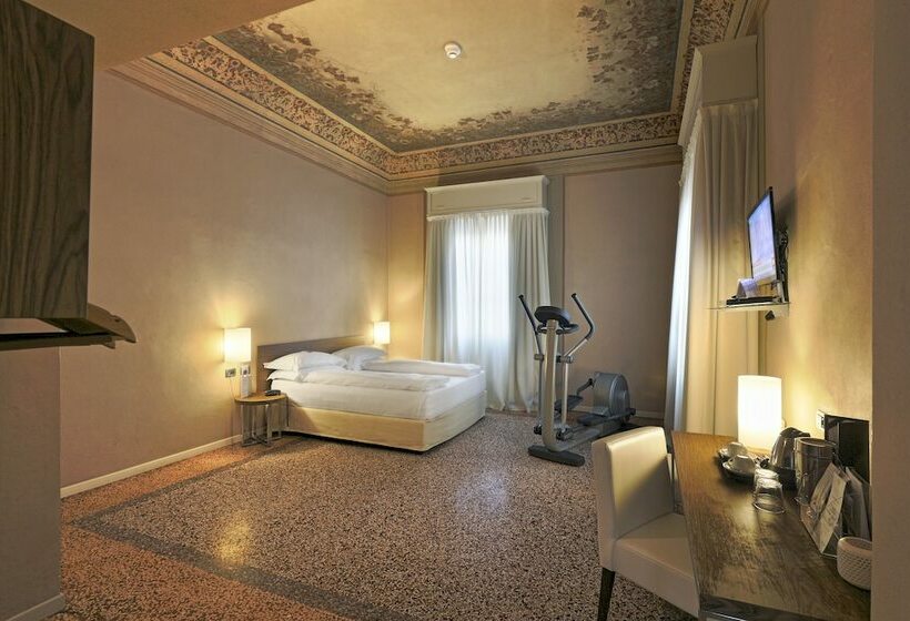 سوئیت راحتی, I Portici Hotel Bologna