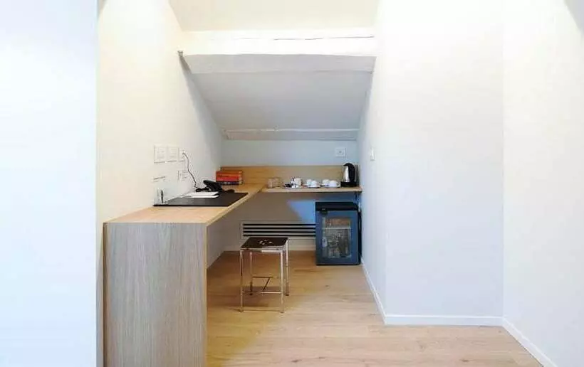 سوئیت راحتی, I Portici Hotel Bologna
