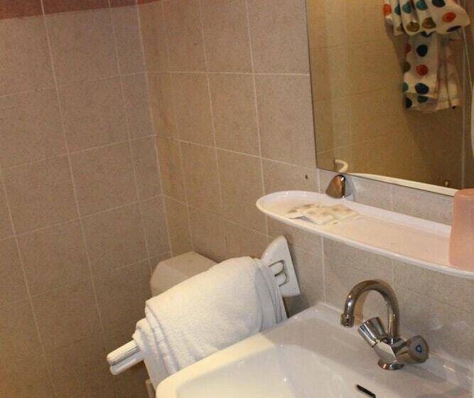 اتاق استاندارد سه نفره, Relais Bergson