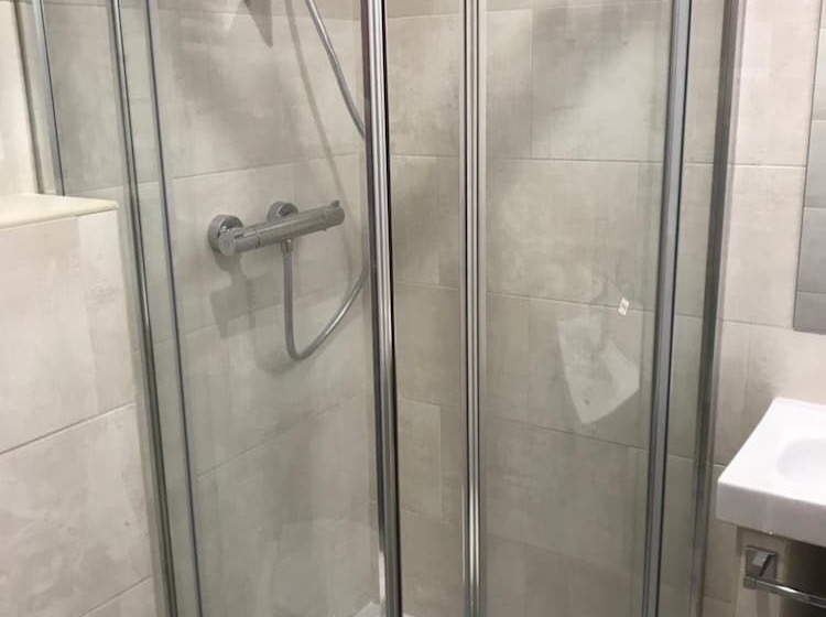 اتاق استاندارد سه نفره, Relais Bergson