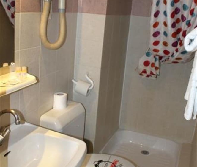 اتاق استاندارد سه نفره, Relais Bergson