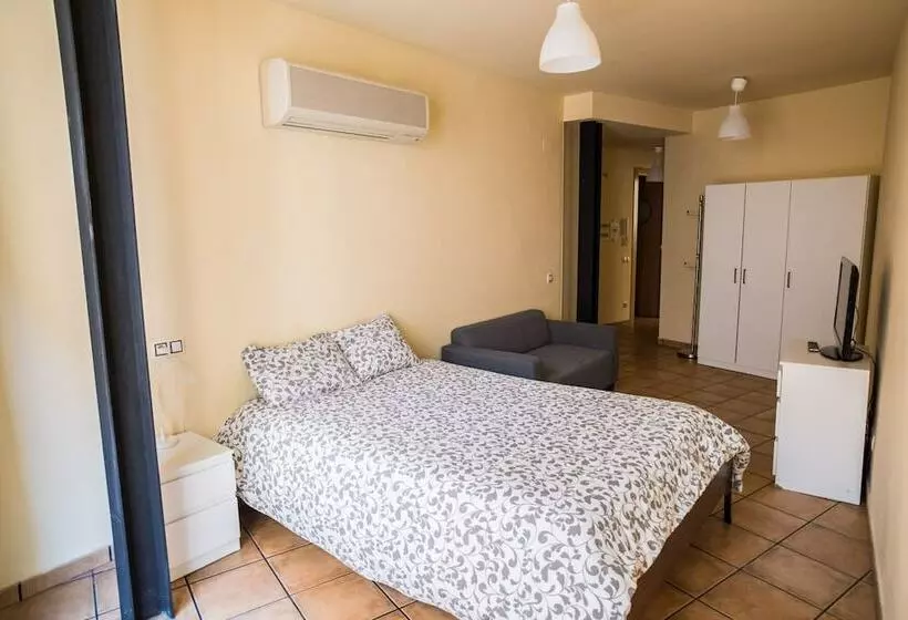 １ベッドルームアパートメント, Urbi Apartments