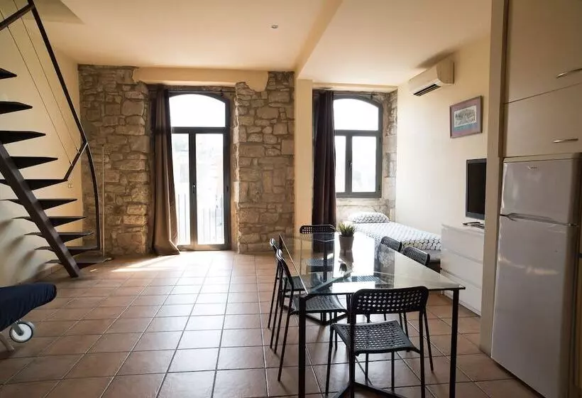 １ベッドルームドゥプレックスアパートメント, Urbi Apartments