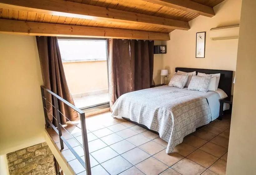 １ベッドルームドゥプレックスアパートメント, Urbi Apartments