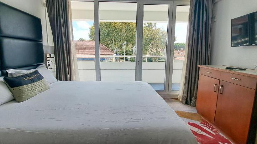 استودیوی استاندارد, Appart Hôtel Le Trianon