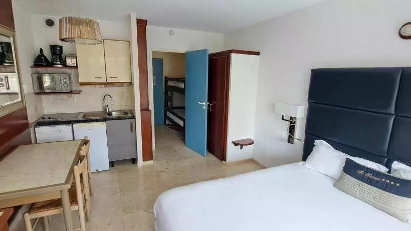 استودیوی استاندارد, Appart Hôtel Le Trianon