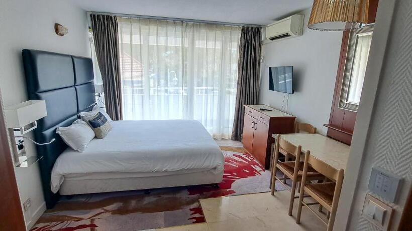 استودیوی استاندارد, Appart Hôtel Le Trianon