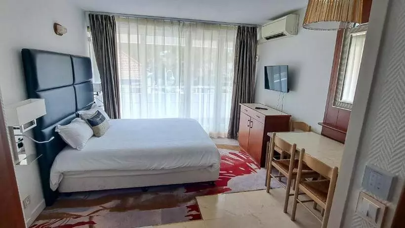 استودیوی استاندارد, Appart Hôtel Le Trianon