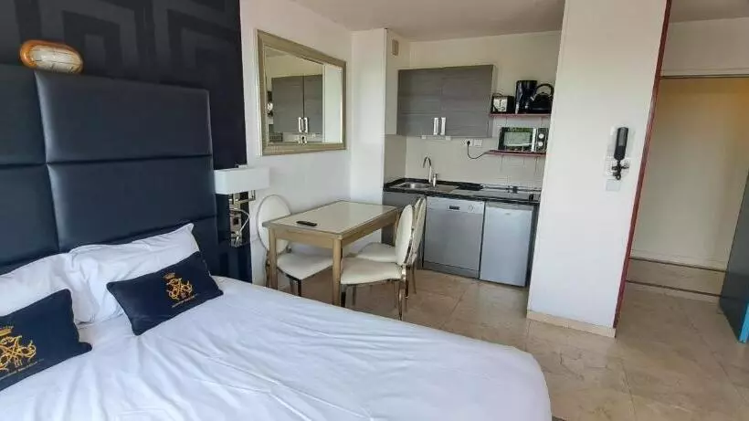 استودیوی استاندارد با چشمانداز دریا, Appart Hôtel Le Trianon