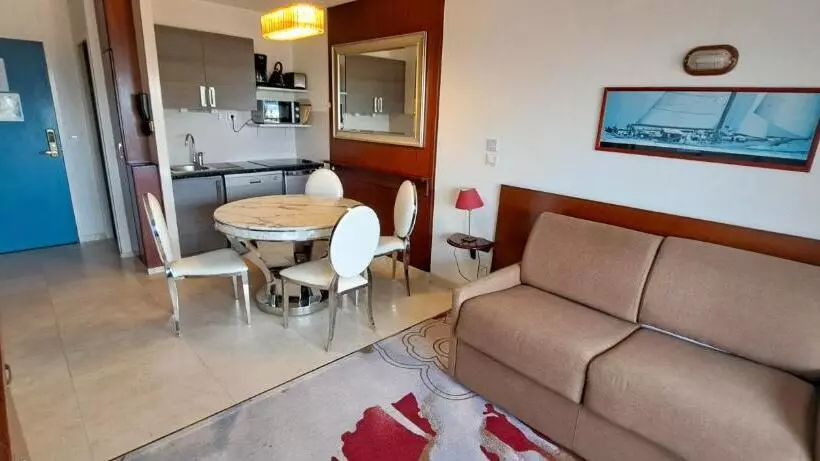 آپارتمان 1 خوابه با چشمانداز دریا, Appart Hôtel Le Trianon