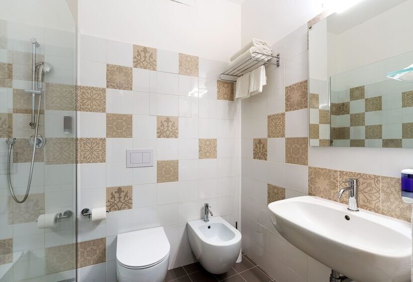 经典四人房间, Saracen Sands Hotel & Congress Centre Palermo