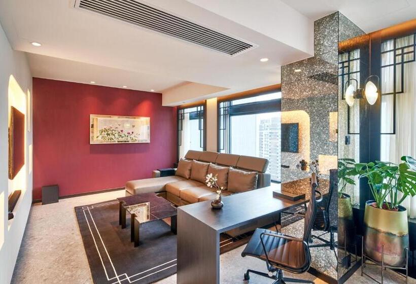 سوییت لوکس, The Arca