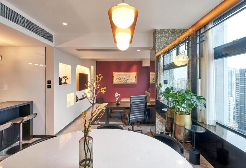 سوییت لوکس, The Arca