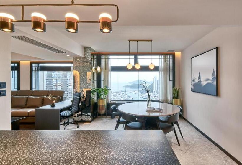 سوییت لوکس, The Arca