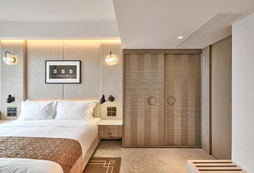 سوییت لوکس, The Arca