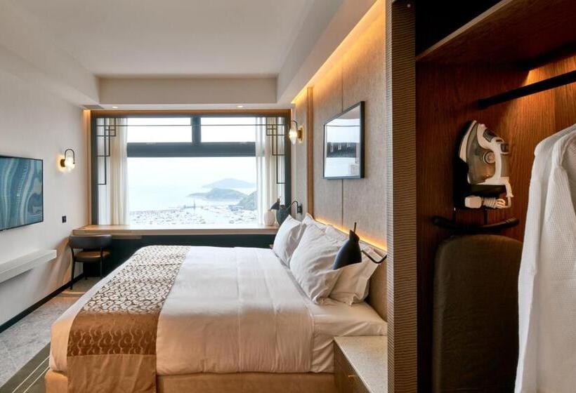 سوییت لوکس, The Arca