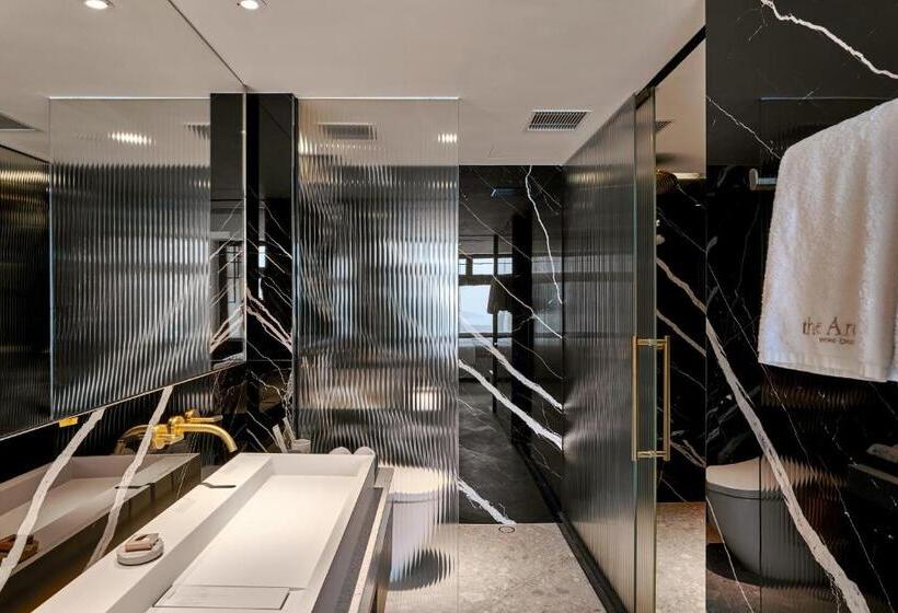 سوییت لوکس, The Arca