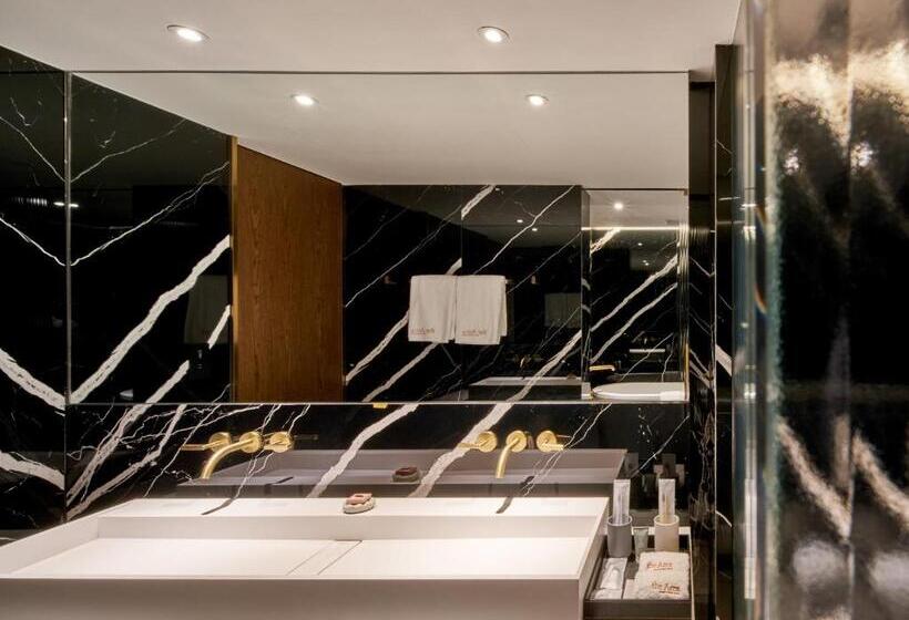 سوییت لوکس, The Arca