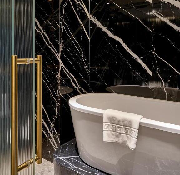 سوییت لوکس, The Arca