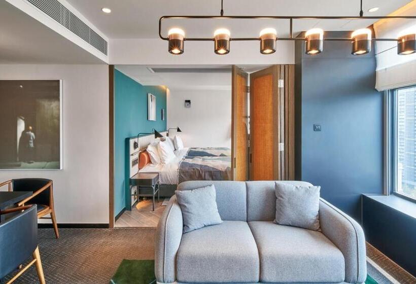 سوییت خانوادگی, The Arca