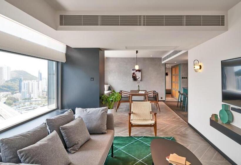 سوییت با چشم‌انداز دریا, The Arca