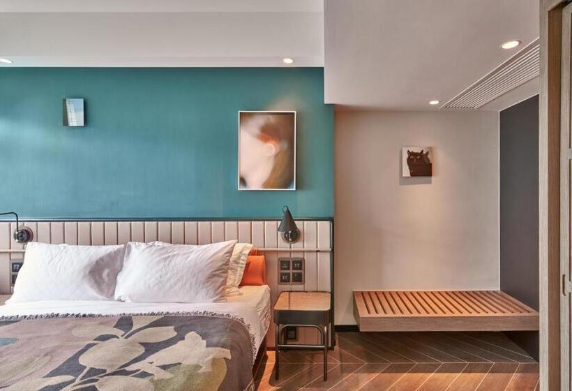 سوییت با چشم‌انداز دریا, The Arca