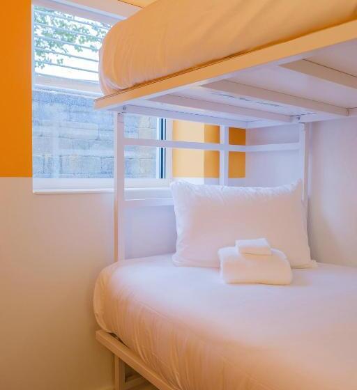 غرفة قياسية رباعية, The Gallatin