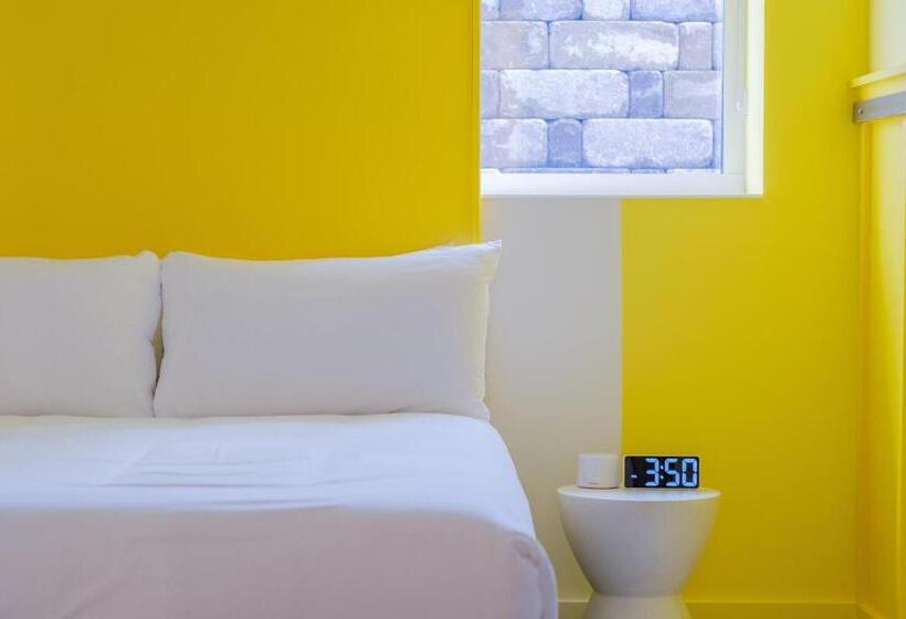 غرفة قياسية سرير ملكى, The Gallatin