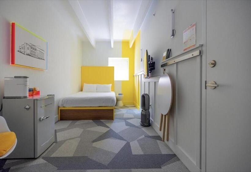 غرفة قياسية سرير ملكى, The Gallatin