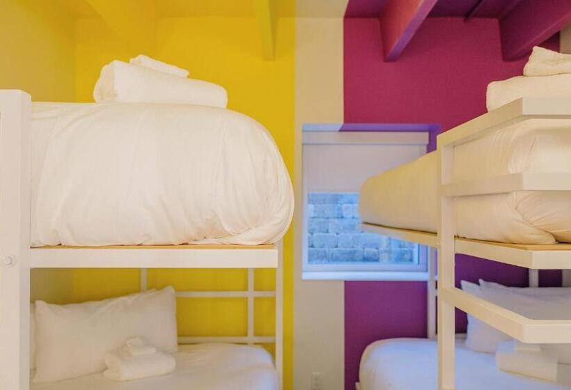 جناح ديلوكس, The Gallatin