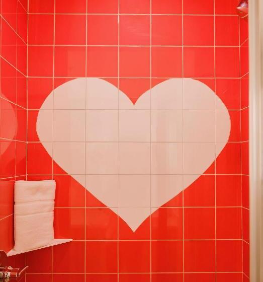 جناح ديلوكس, The Gallatin