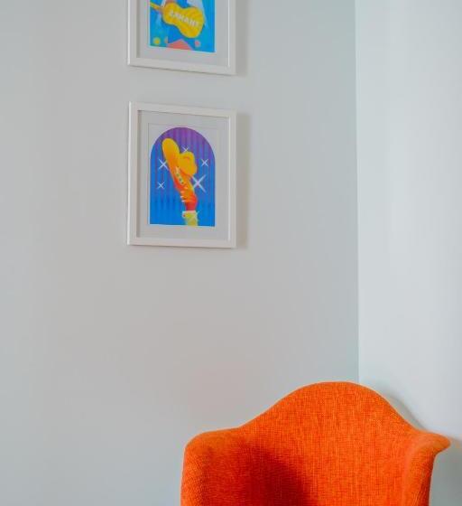 غرفة قياسية سرير ملكى, The Gallatin