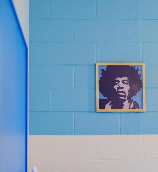 غرفة قياسية سرير كينج, The Gallatin