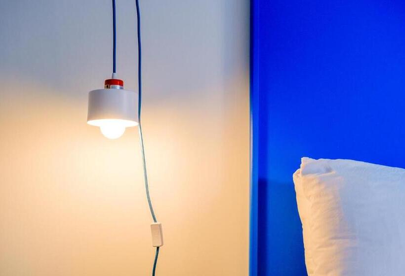 غرفة قياسية سرير كينج, The Gallatin