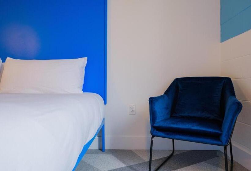 غرفة قياسية سرير كينج, The Gallatin