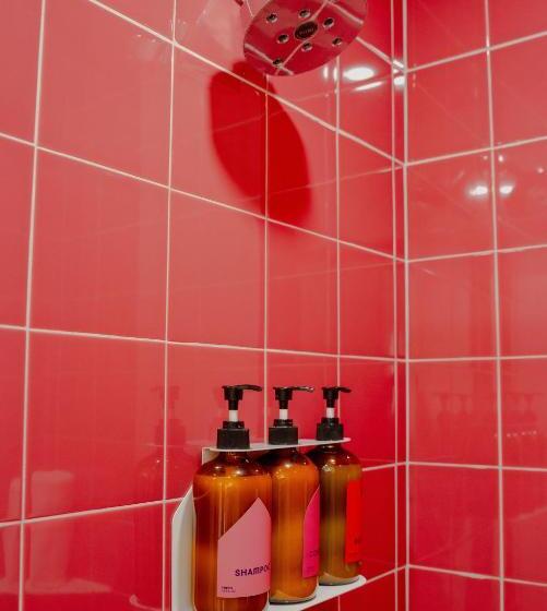 غرفة قياسية فردية, The Gallatin