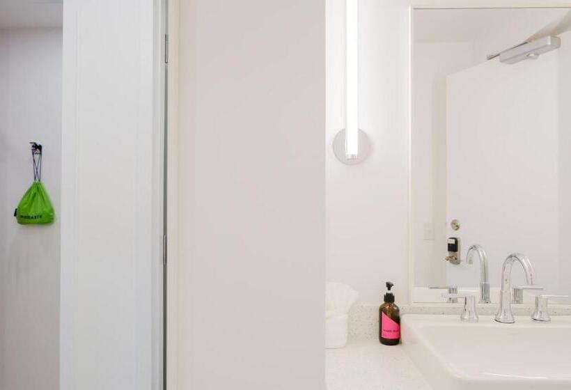 غرفة قياسية فردية, The Gallatin